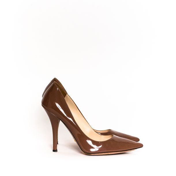 scarpin marrom verniz